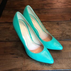Cole Haan 8.5 turquoise snake skin pumps